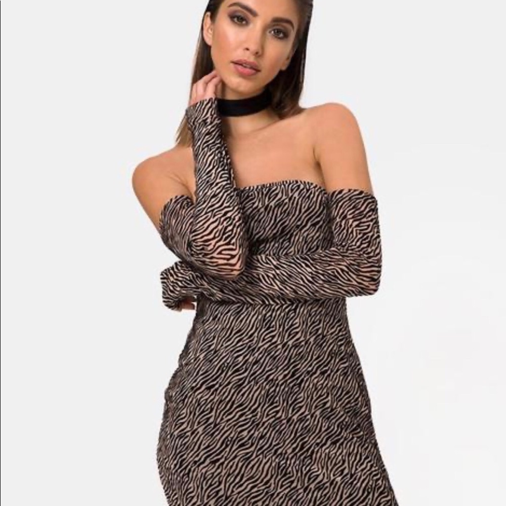 motel rocks off the shoulder dress Shelisa Slouchy Mini Dress in Black , One Shoulder , Long Sleeve